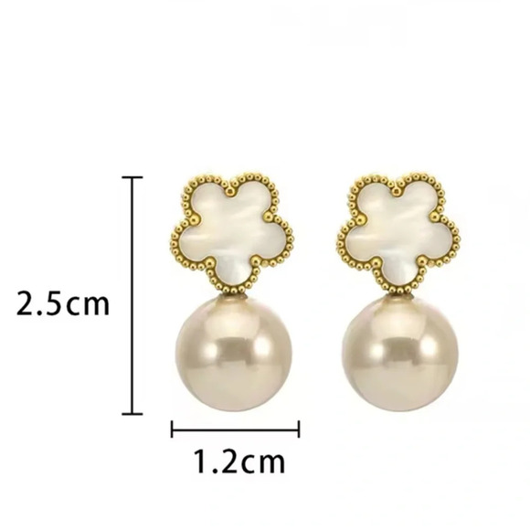 Mother Of Pearl Clover 18K Gold Stainless Steel Waterproof Earrings - Picture 5 of 6